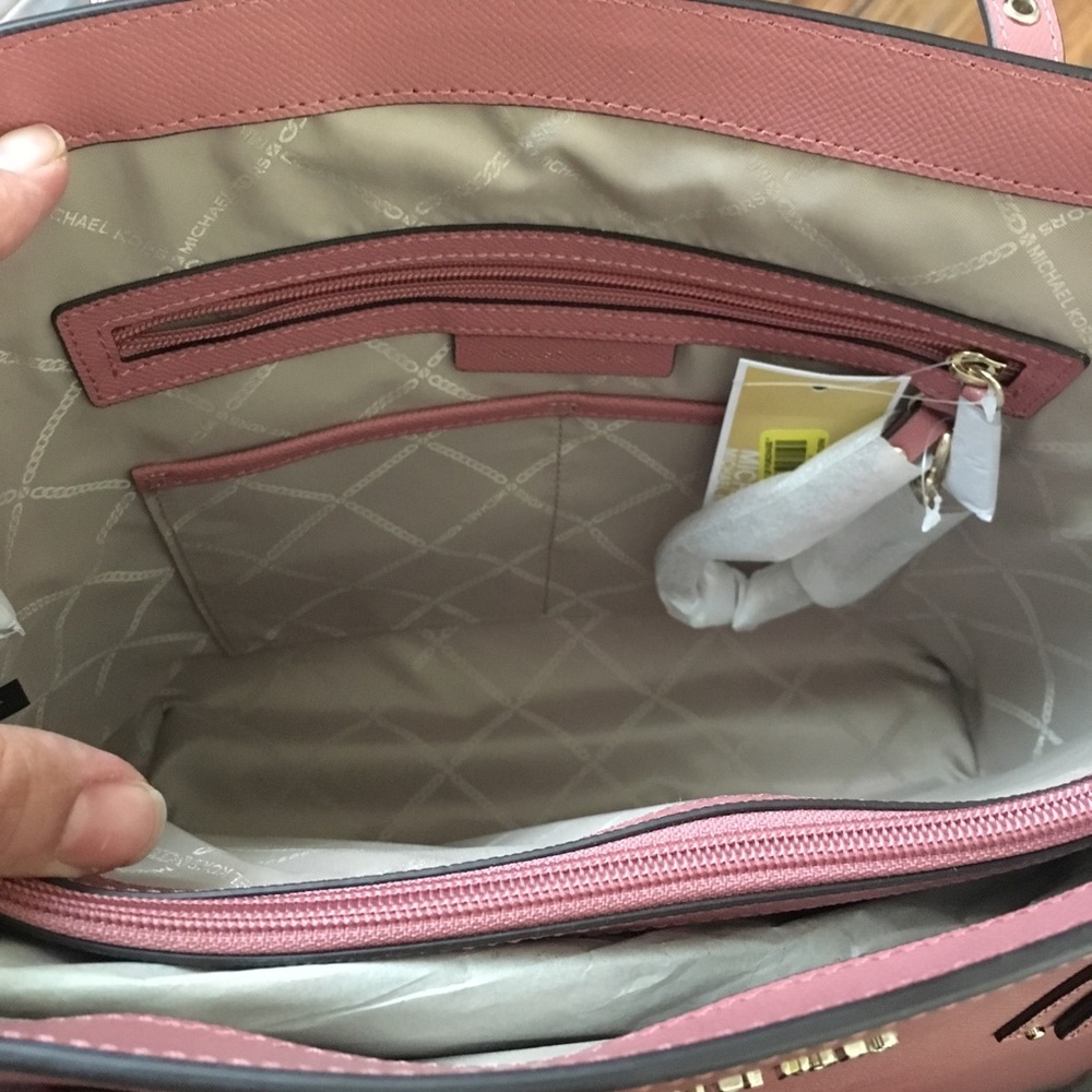 Firm❗️Michael Kors voyager tote shoulder bag - Picture 8 of 8